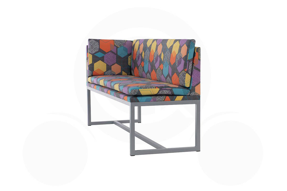 Угловой кухонный диван со столом и стульями